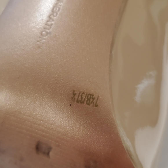 Heels - Picture 6 of 6